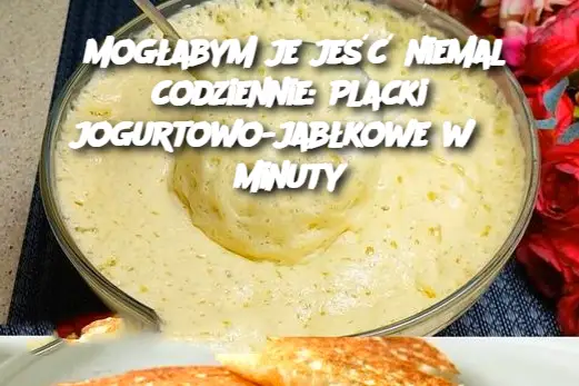 Mogłabym je jeść niemal codziennie: Placki jogurtowo-jabłkowe w 3 minuty