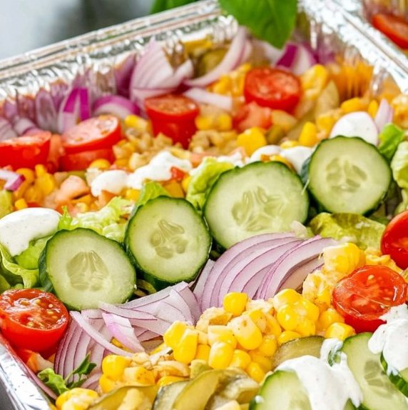 Kapsalon – Holenderska Rozkosz Kulinarna: Mięso, Frytki i Ser w Jednym!